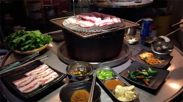 炉中火泥炉烤肉加盟